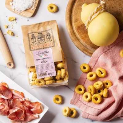 tarallini-des-pouilles-speck-provola