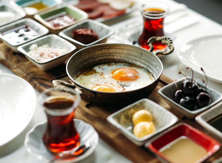 Brunchs du monde : comment le week-end se savoure selon les cultures