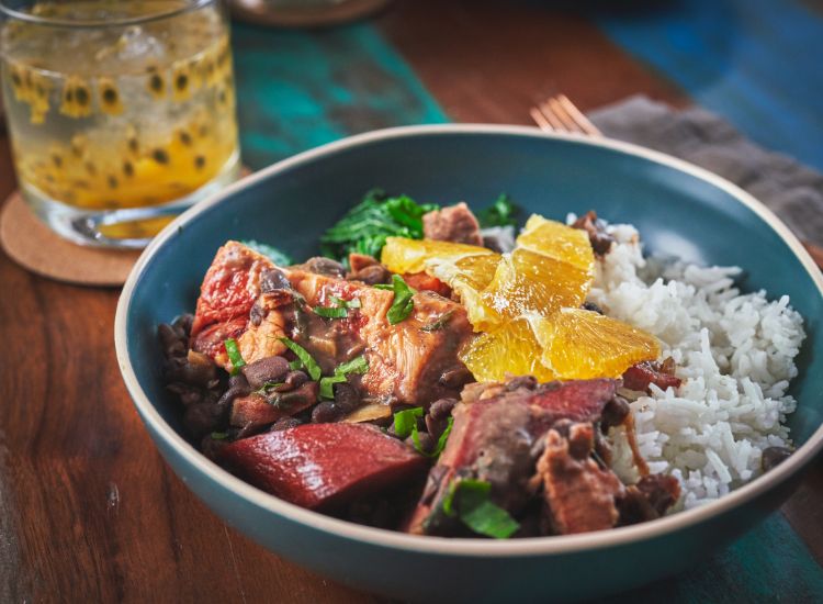 La Feijoada plat traditionnel cuisine brésilienne plat traditionnel