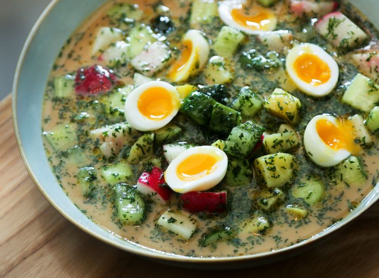 Okroshka d’été – Recette de soupe froide russe fraîche et légère