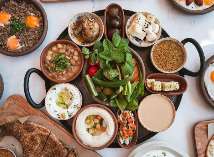 Recettes du brunch du monde : idées originales pour un week-end gourmand