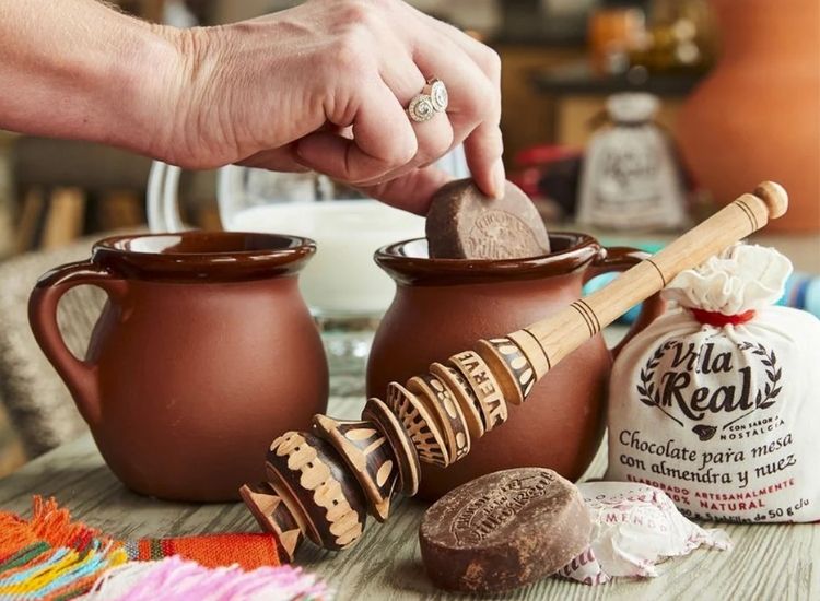 top-5-des-idees-cadeau-gourmand-2025-pour-les-amateurs-de-voyage-et-de-saveurs