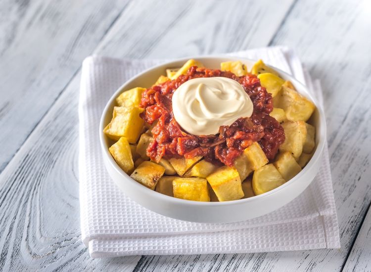 Voyage piquant : 7 sauces et épices pour relever vos plats cet été