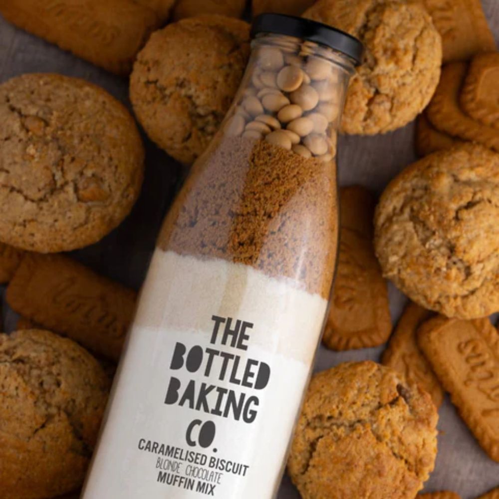 Bouteille de mélange à muffins spéculoos et chocolat blond The Bottled Baking Co