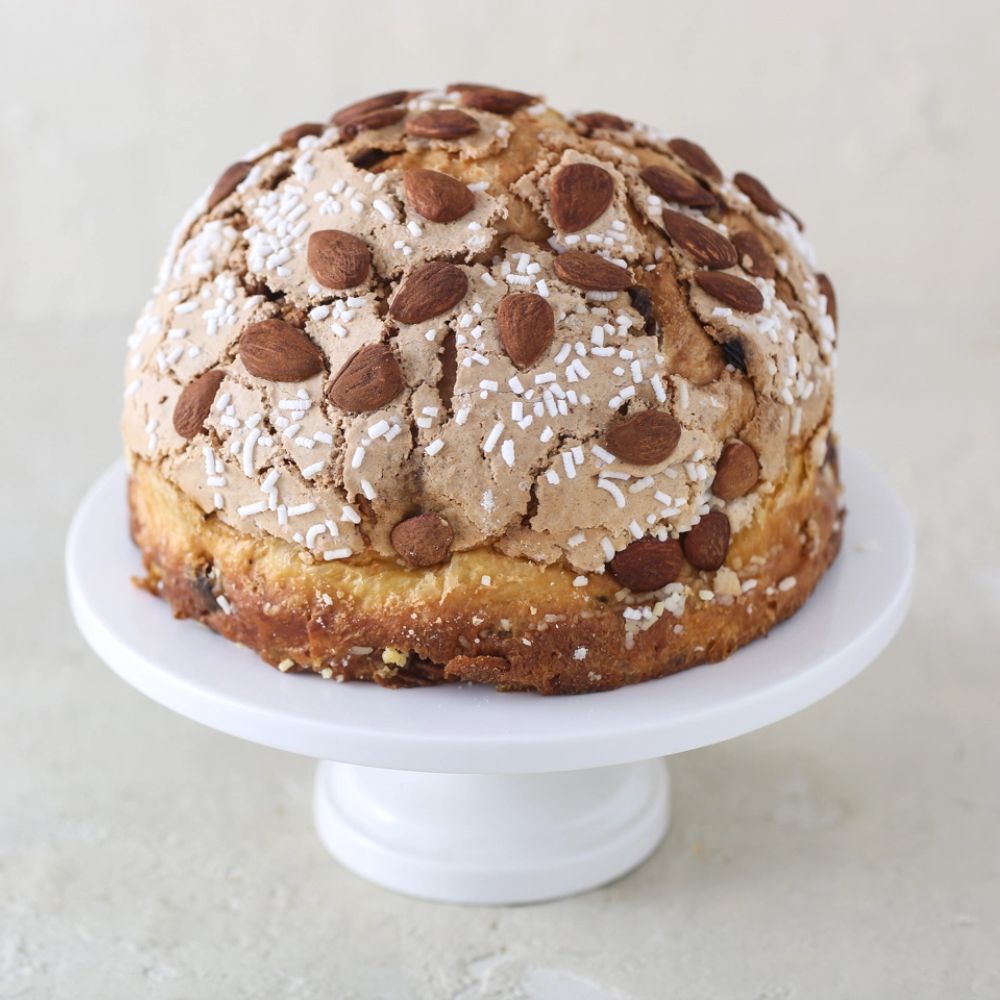 Panettone glacé artisanal avec glaçage aux noisettes