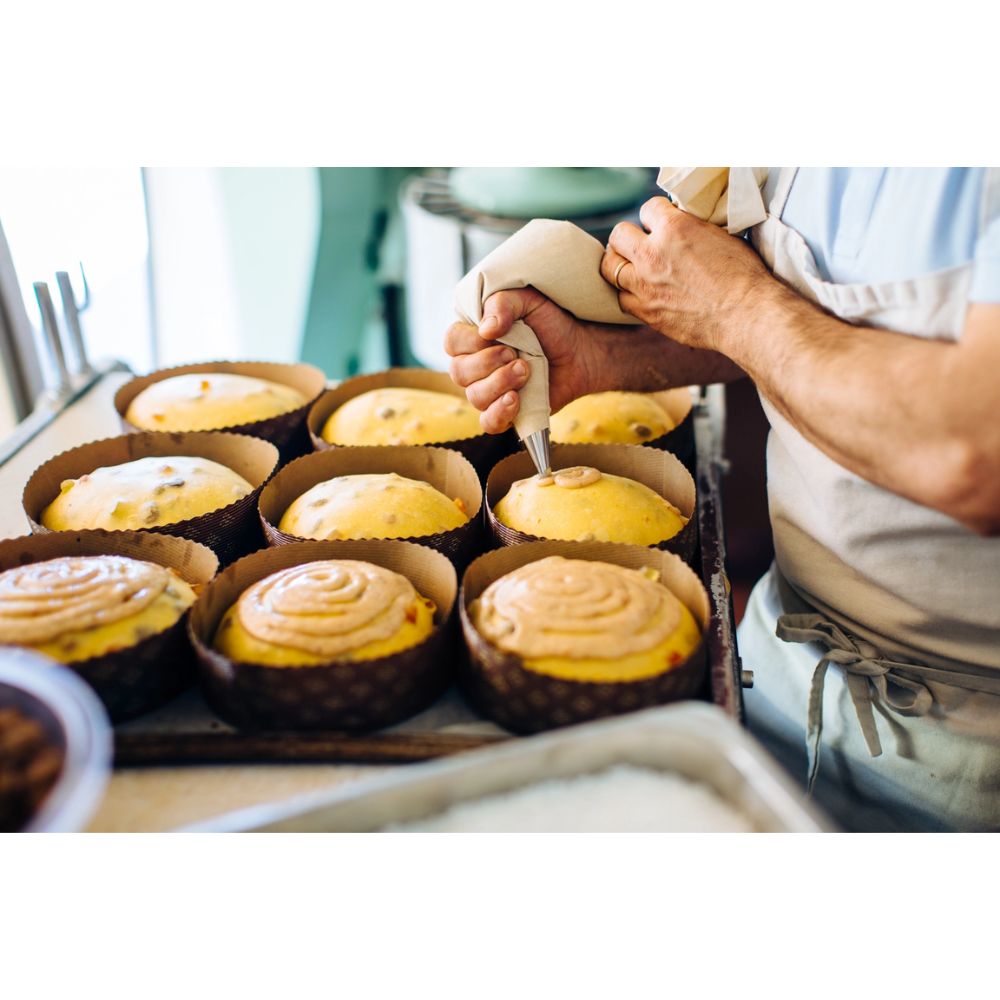 Panettone glacé artisanal avec glaçage aux noisettes