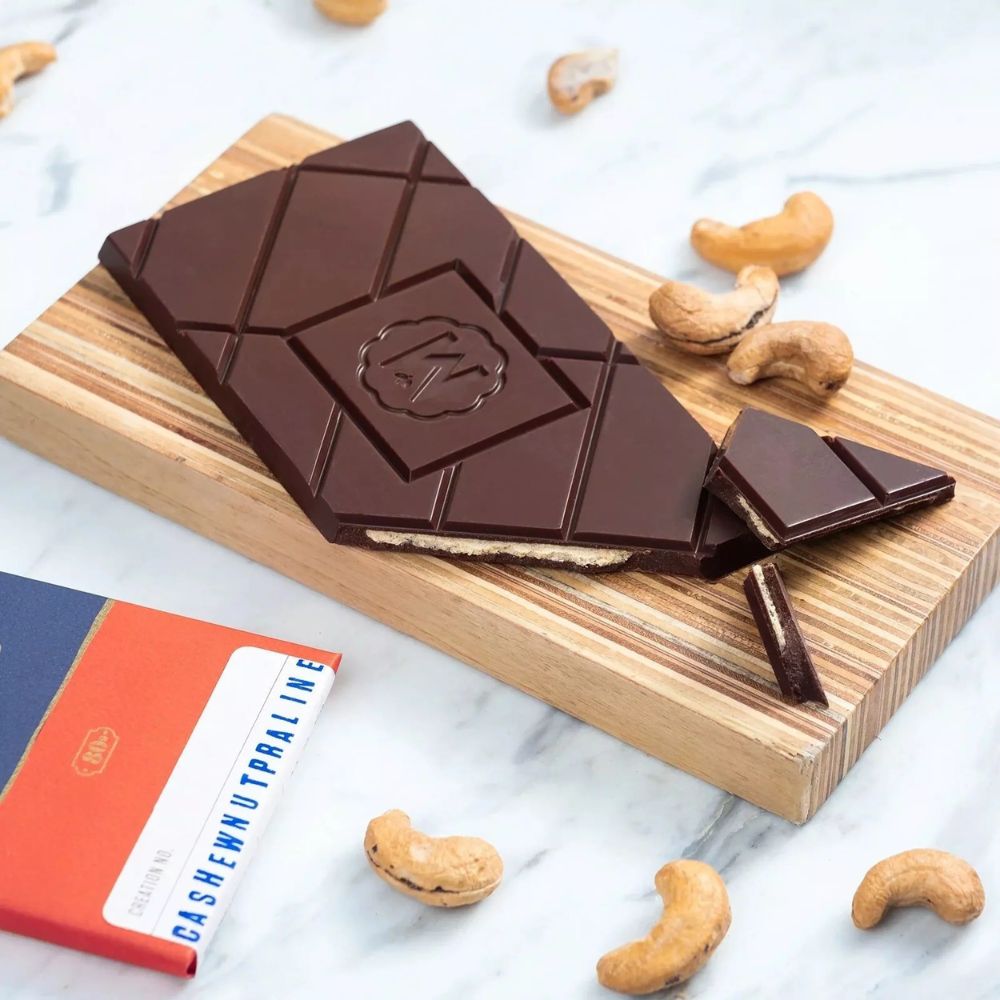 Chocolat noir artisanal vietnamien avec éclats de noix de cajou caramélisées