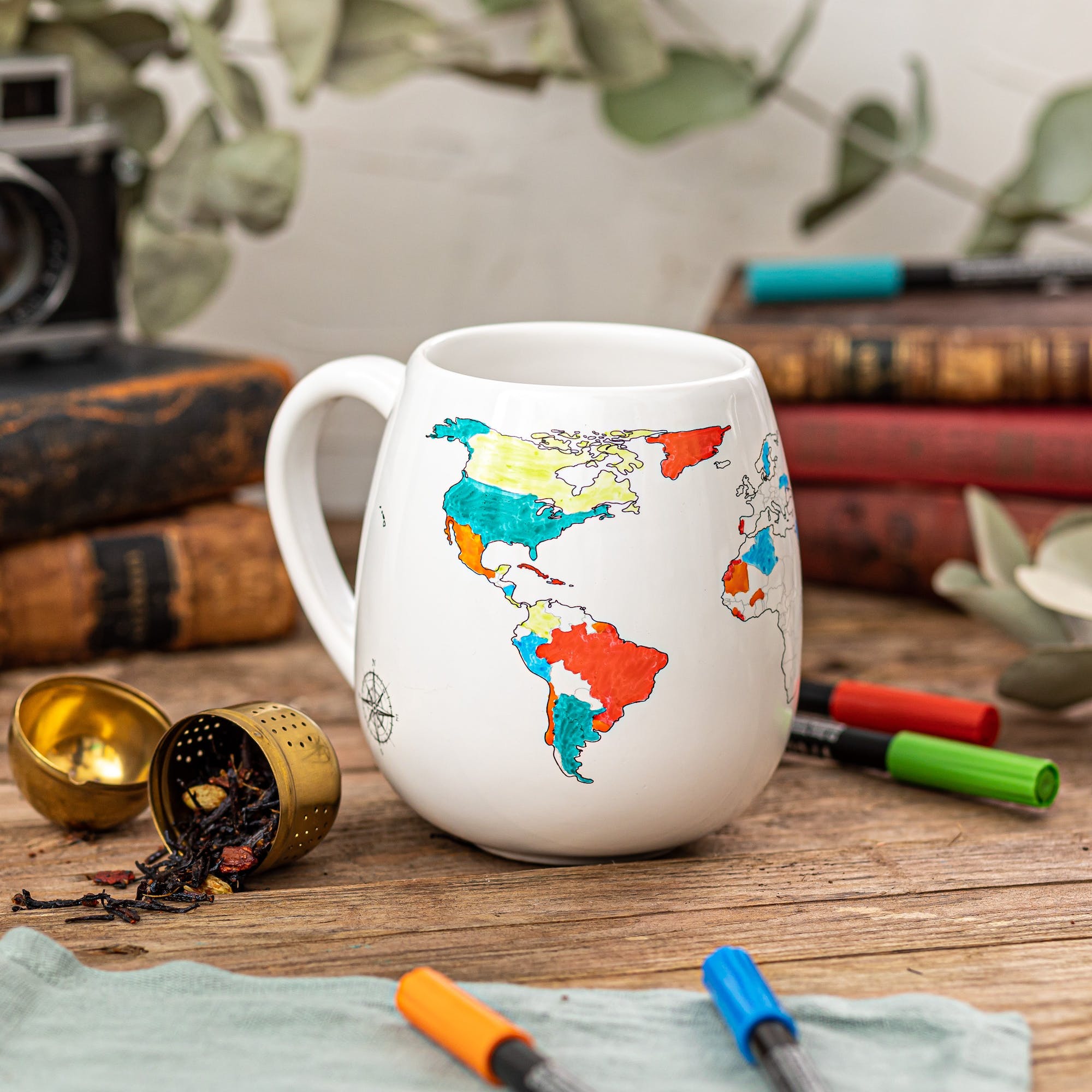 Tasse de voyage en céramique - Carte du monde couleur