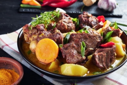 À la découverte de la cuisine jamaïcaine : voyage entre épices et tradition