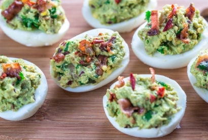 Œufs mimosa au guacamole et bacon croustillant : une recette apéritive revisitée