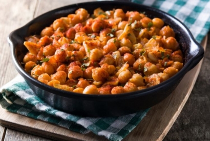Pois chiches épicés sautés – Recette simple, rapide et savoureuse